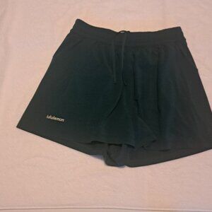 Lululemon Hotty Hot Shorts in green/blue, women’s size 6, long, light